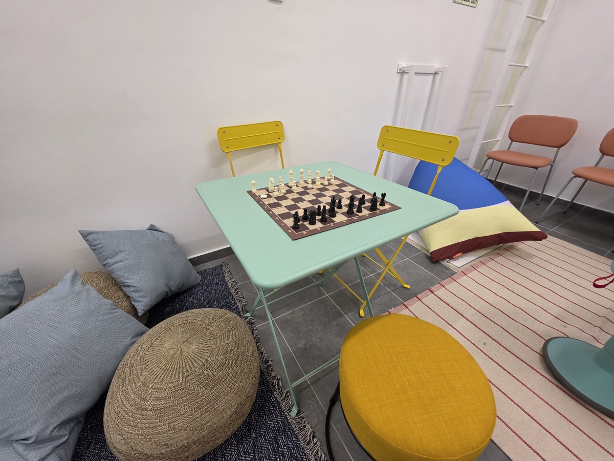 שולחן השחמט מקרוב